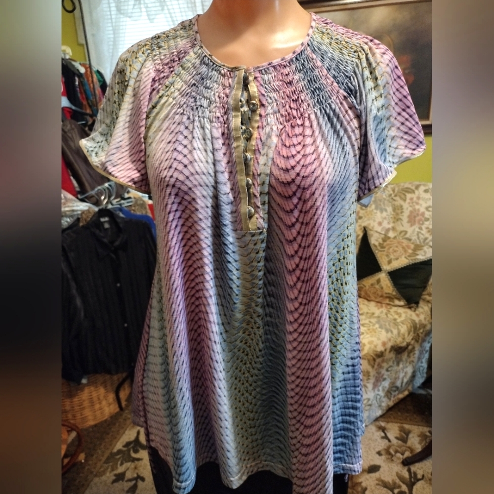 VANITA ROSA  TOP/ BLOUSE MEDIUM SHORT SLEEVE, PINK & BLUE, 6 GOLD BUTTON FRONT